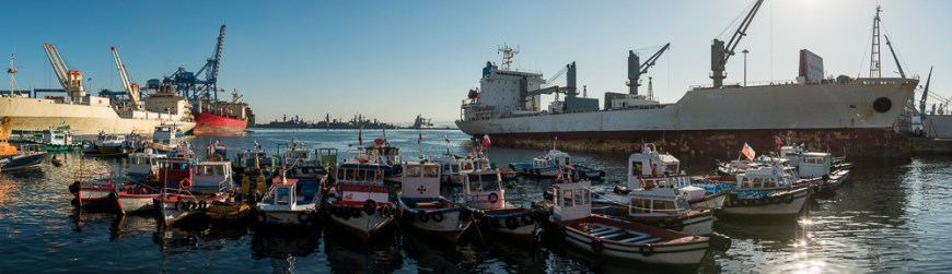 Port at dawn, Bahía de Valparaíso, Valparaíso, Central Coast, Chile