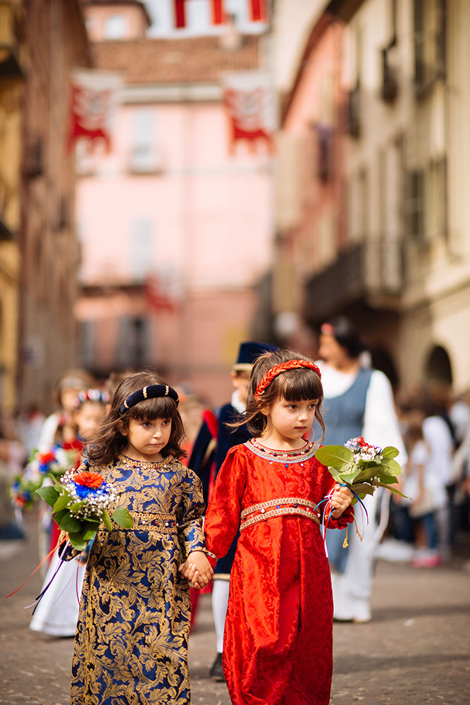 Children in Medieval costume parading through the streets of Asti