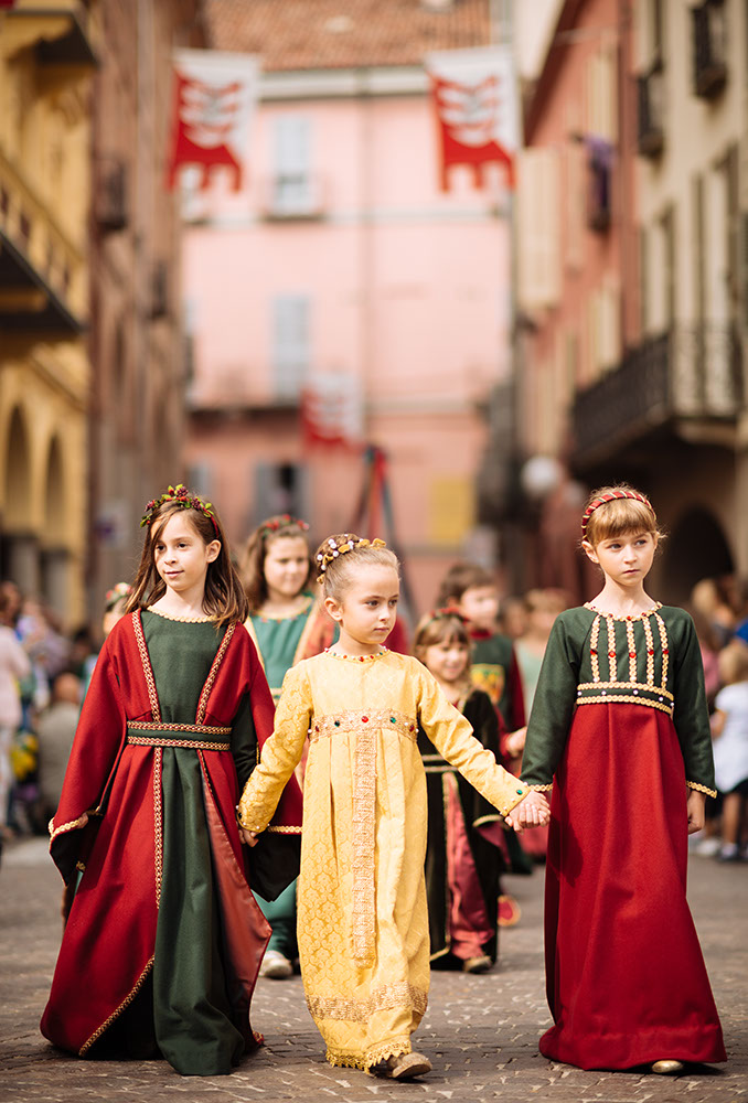 Children in Medieval costume parading through the streets of Asti